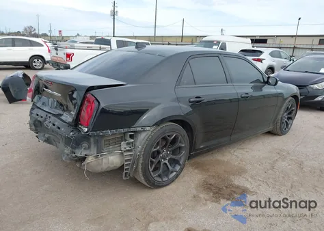 2019 Chrysler 300 300S z USA, uszkodzony, nr VIN 2C3CCABG5KH639837